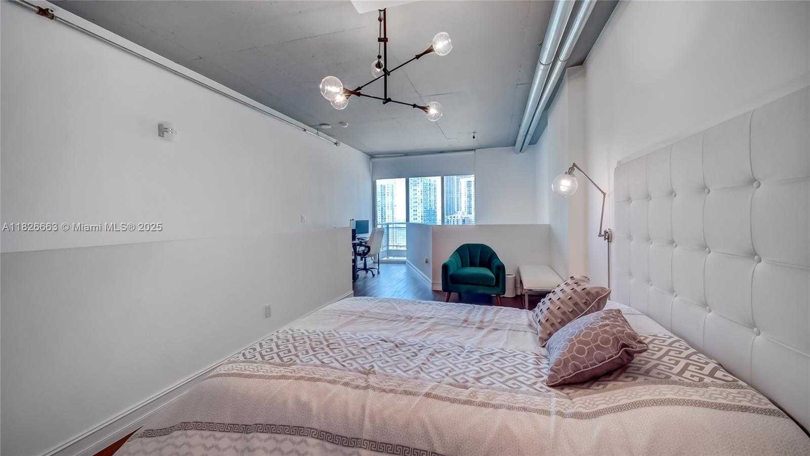 Small Image of 690 SOUTH WEST 1ST CT #2704, Miami Number 15