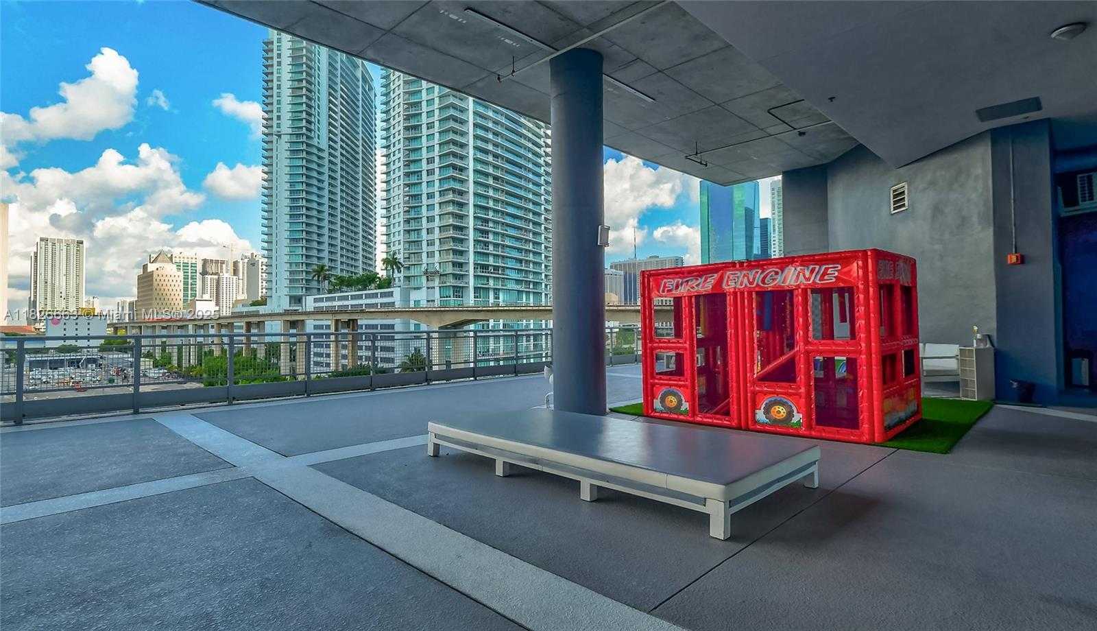 Small Image of 690 SOUTH WEST 1ST CT #2704, Miami Number 33