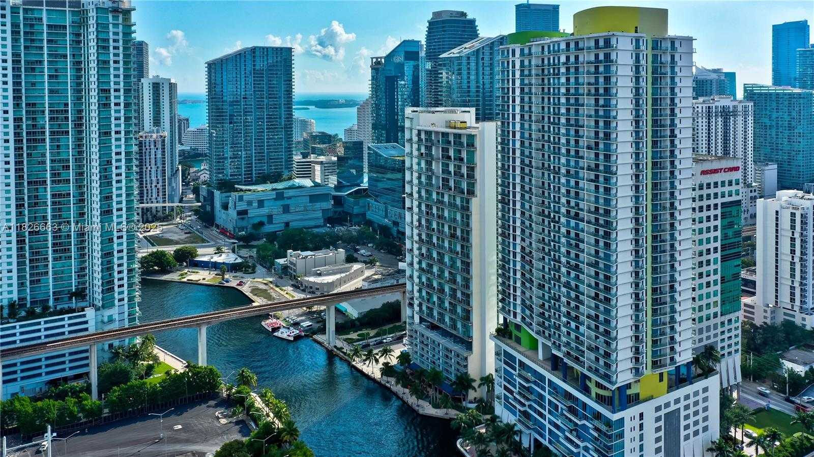 Small Image of 690 SOUTH WEST 1ST CT #2704, Miami Number 35