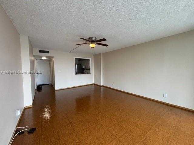 Small Image of 100 BAYVIEW DR #530, Sunny Isles Beach Number 17