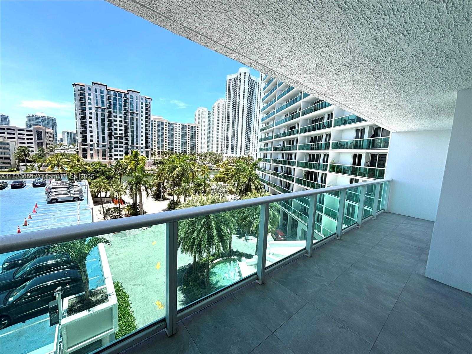 Small Image of 100 BAYVIEW DR #530, Sunny Isles Beach Number 3