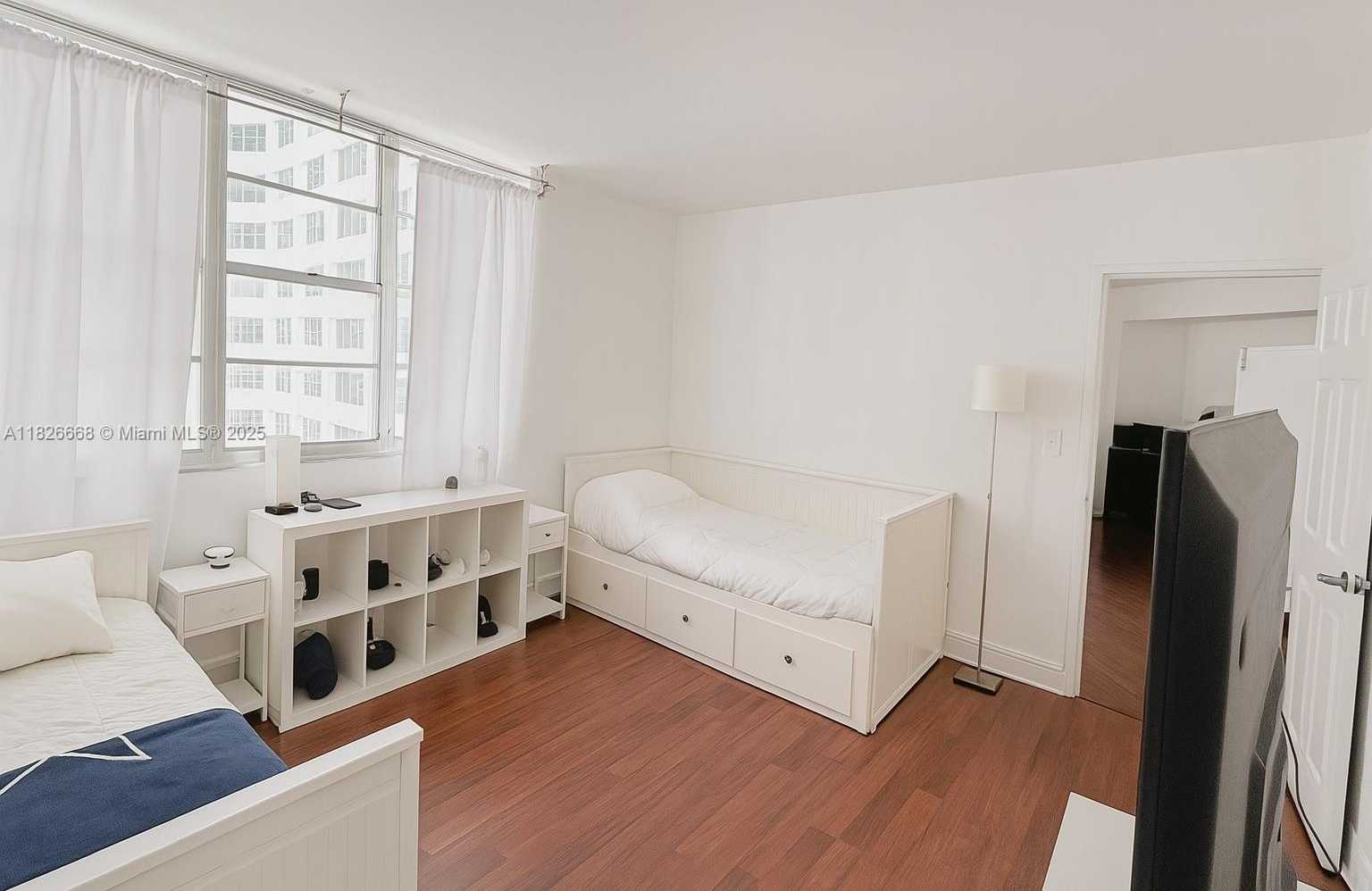 Small Image of 905 BRICKELL BAY DR #1022, Miami Number 12