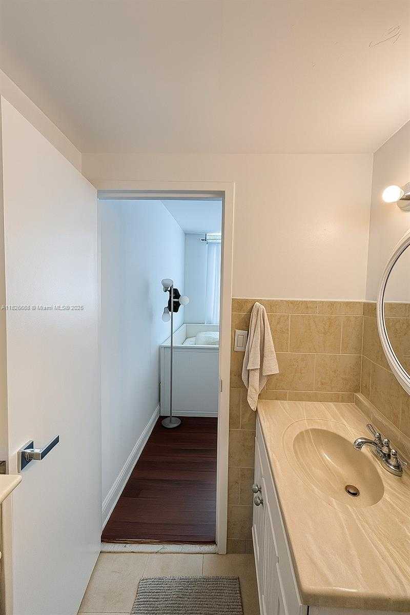 Small Image of 905 BRICKELL BAY DR #1022, Miami Number 16