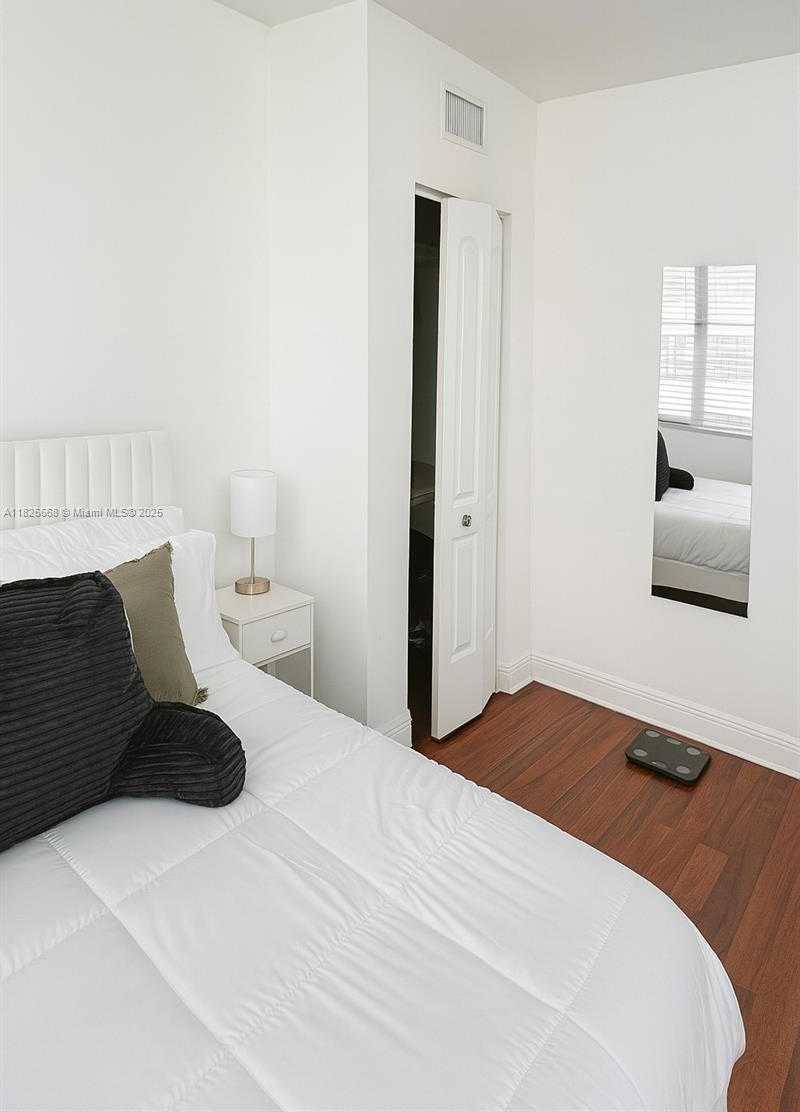 Small Image of 905 BRICKELL BAY DR #1022, Miami Number 17