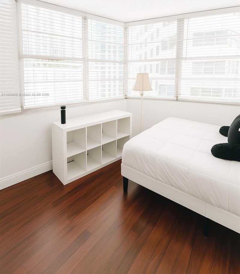 Small Image of 905 BRICKELL BAY DR #1022, Miami Number 4