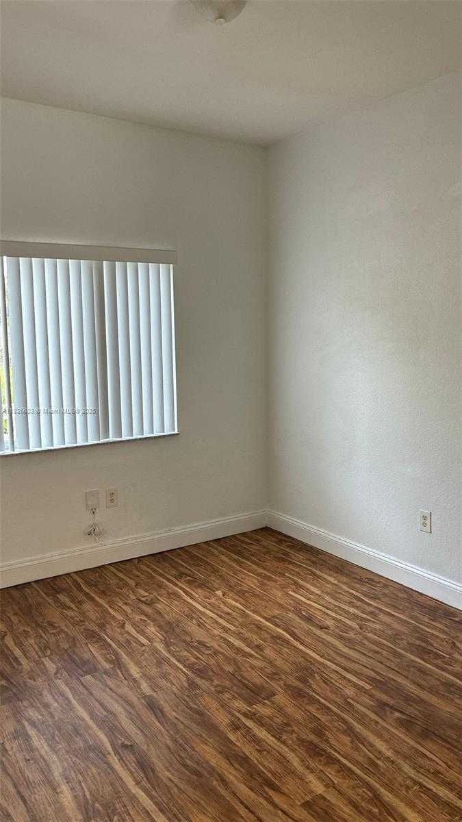 Small Image of 17920 NORTH WEST 74TH CT #17920, Hialeah Number 4