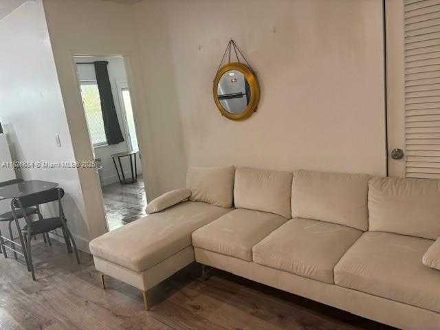 Small Image of 921 MERIDIAN AVE #2, Miami Beach Number 11