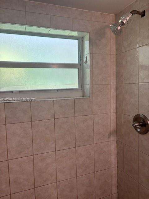Small Image of 921 MERIDIAN AVE #2, Miami Beach Number 14