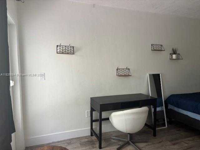 Small Image of 921 MERIDIAN AVE #2, Miami Beach Number 4
