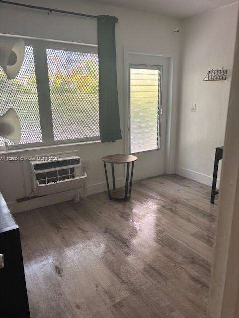 Small Image of 921 MERIDIAN AVE #2, Miami Beach Number 6