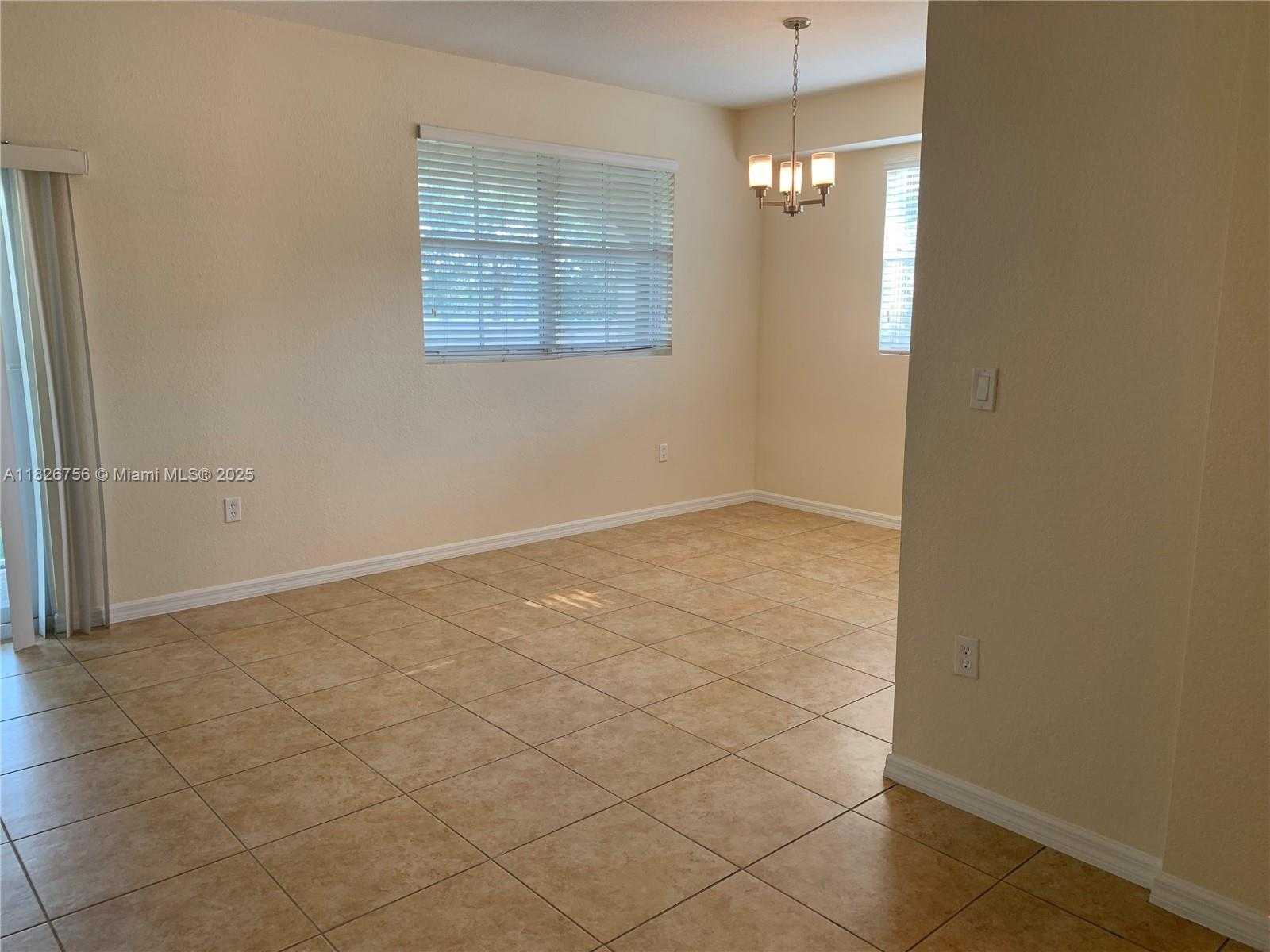Small Image of 10800 NORTH WEST 88TH TER #109, Doral Number 13