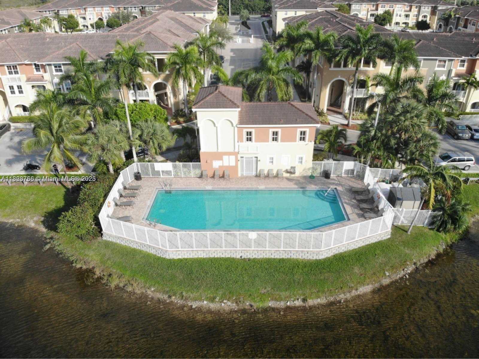 Small Image of 10800 NORTH WEST 88TH TER #109, Doral Number 19