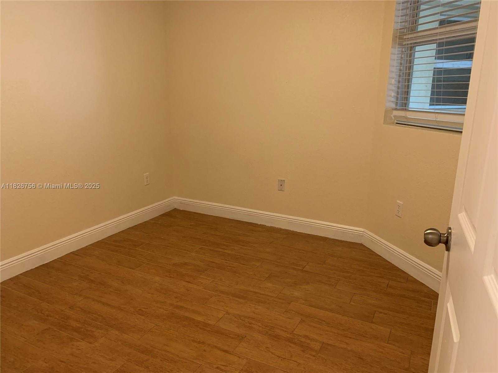 Small Image of 10800 NORTH WEST 88TH TER #109, Doral Number 8