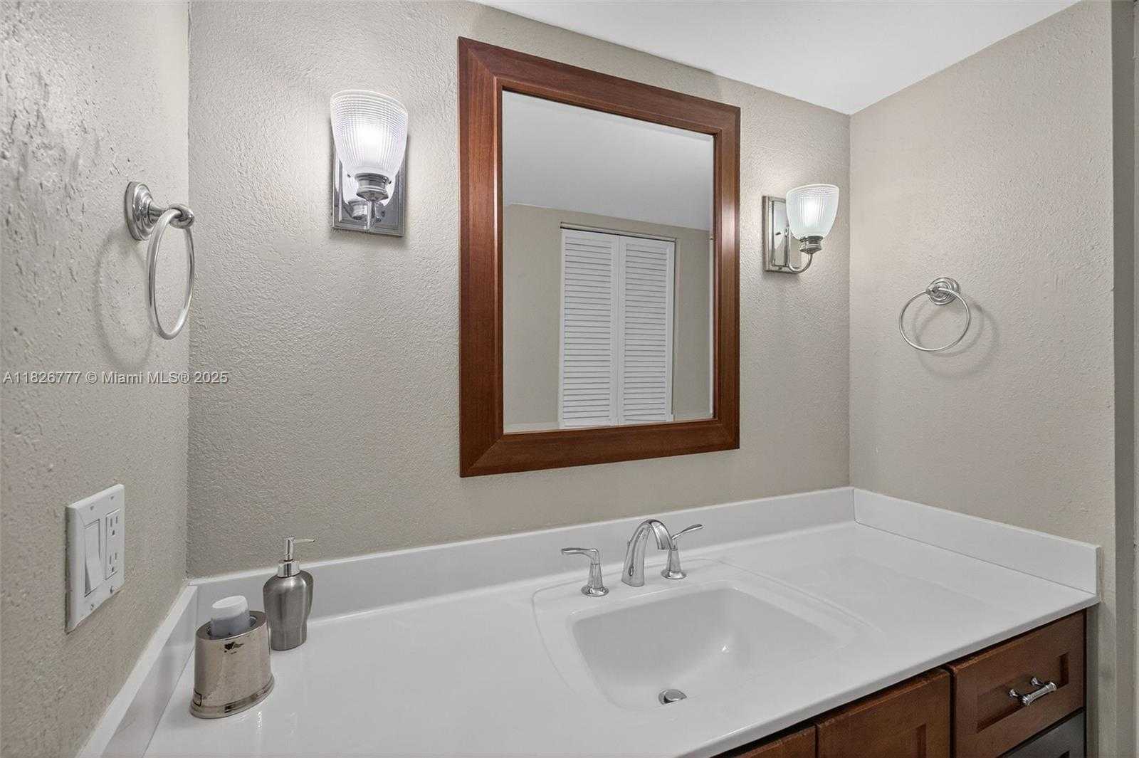 Small Image of 1450 BRICKELL BAY DR #1011, Miami Number 17