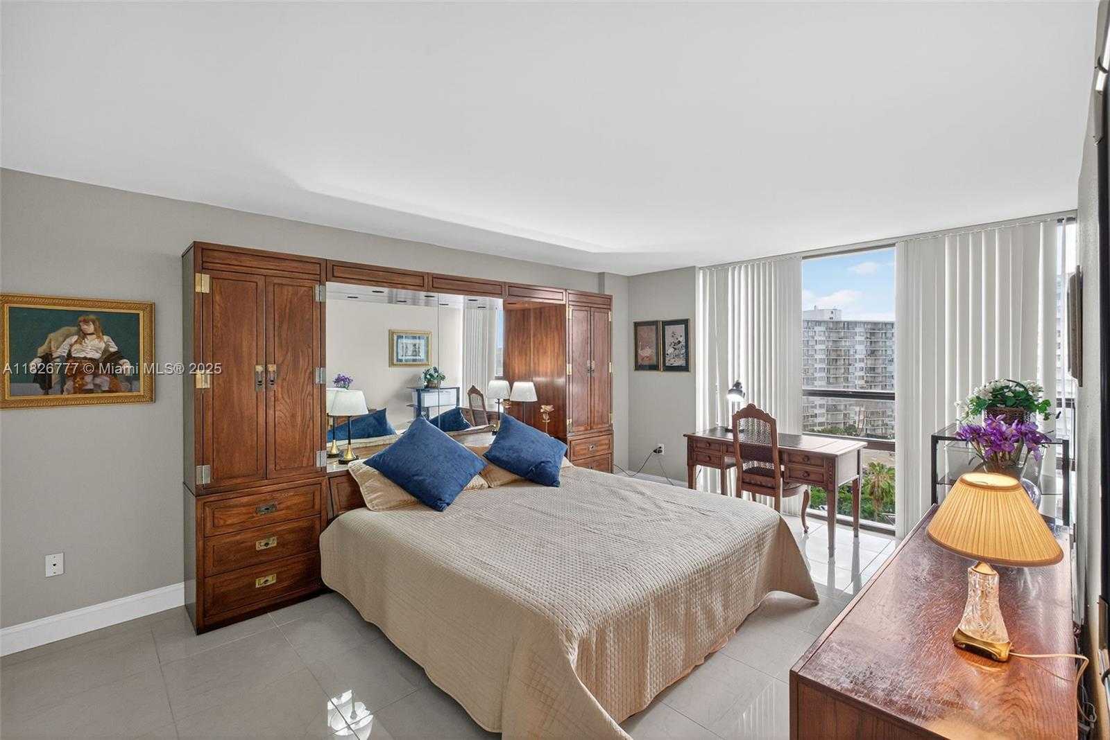 Small Image of 1450 BRICKELL BAY DR #1011, Miami Number 19