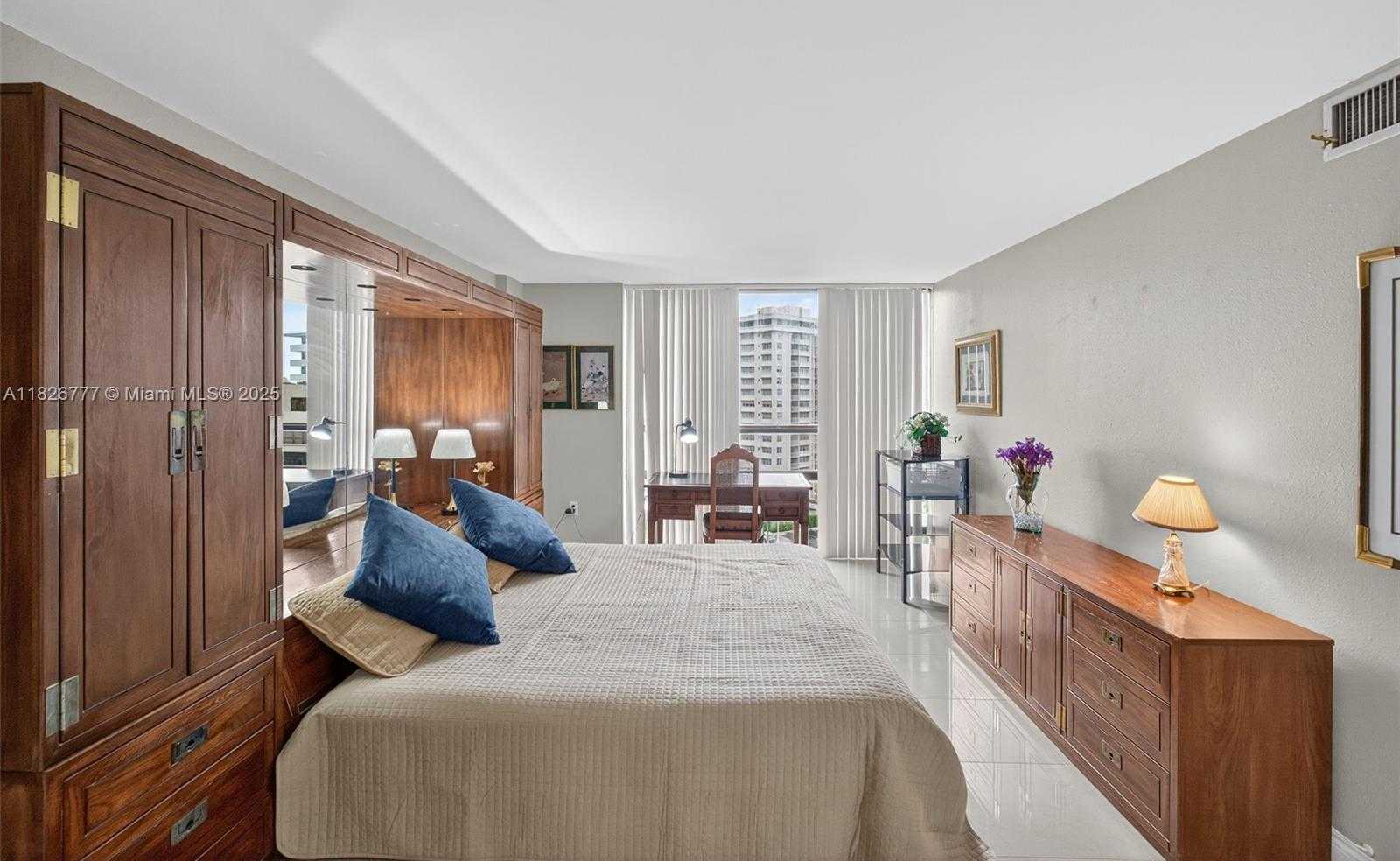 Small Image of 1450 BRICKELL BAY DR #1011, Miami Number 20