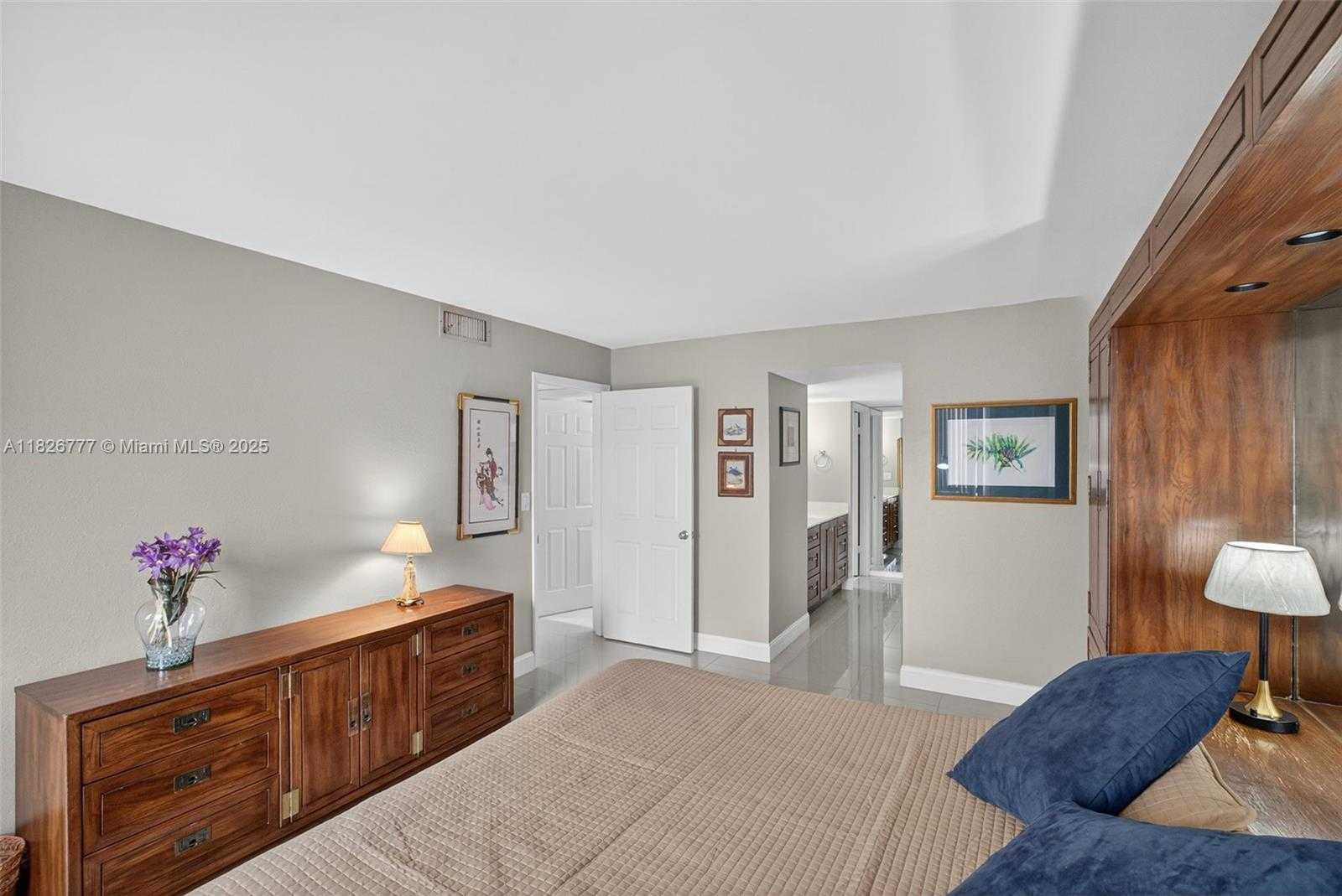 Small Image of 1450 BRICKELL BAY DR #1011, Miami Number 22
