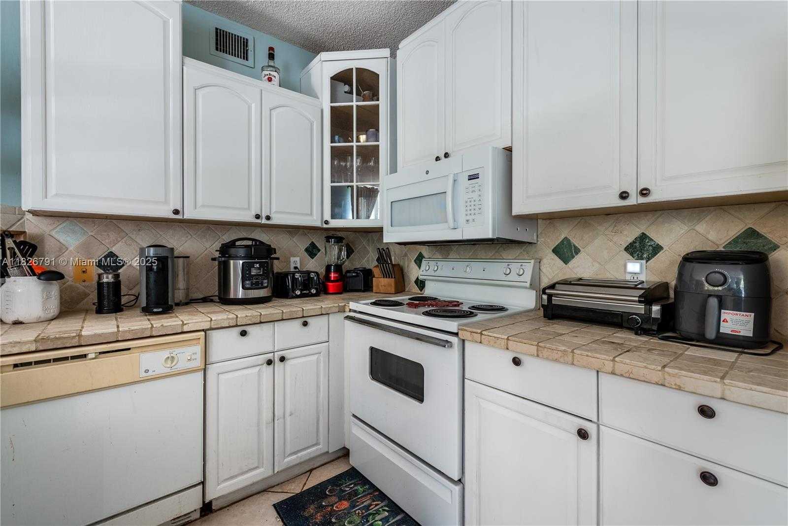 Small Image of 19601 EAST COUNTRY CLUB DR #7104, Aventura Number 13
