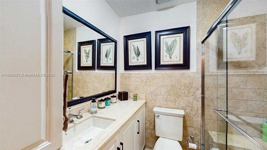 Small Image of 2920 COLUMBUS BLVD, Coral Gables Number 16