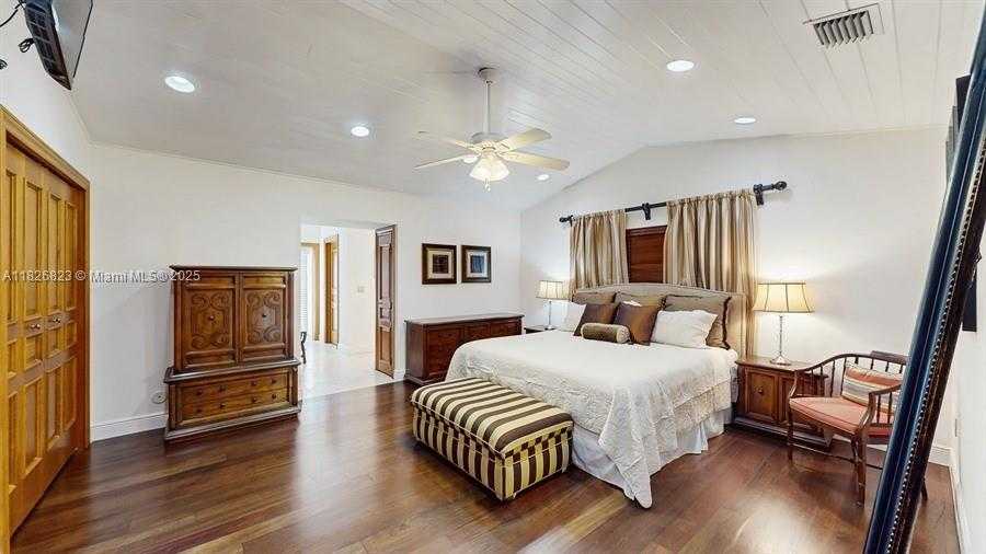 Small Image of 2920 COLUMBUS BLVD, Coral Gables Number 17