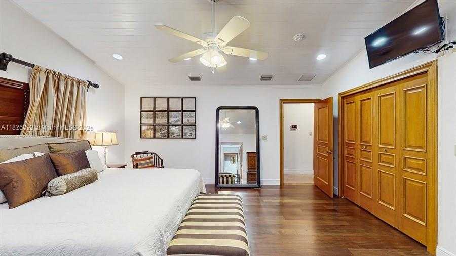 Small Image of 2920 COLUMBUS BLVD, Coral Gables Number 20
