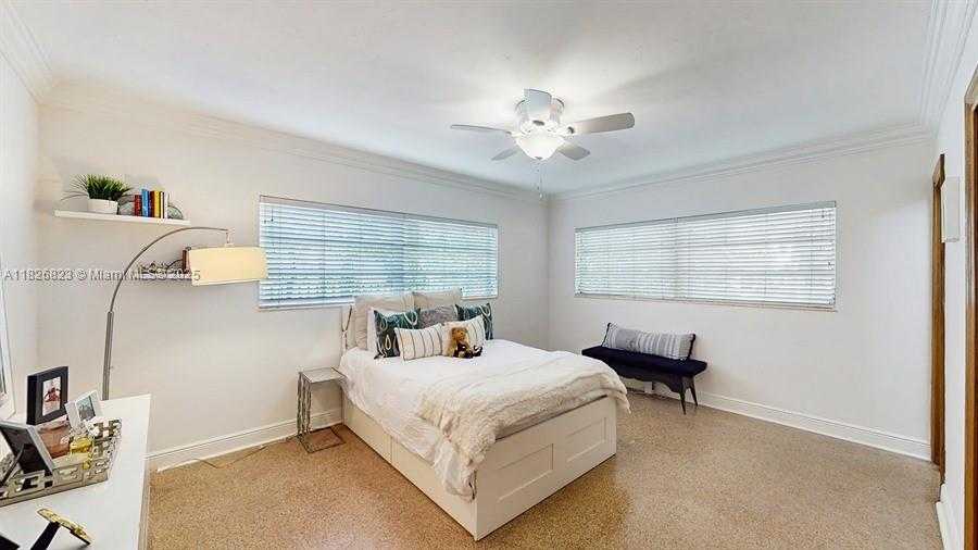Small Image of 2920 COLUMBUS BLVD, Coral Gables Number 21