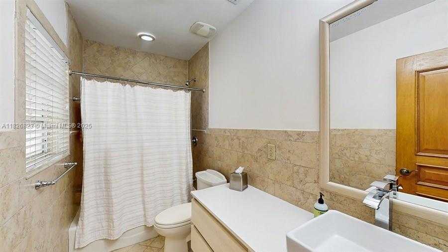 Small Image of 2920 COLUMBUS BLVD, Coral Gables Number 22