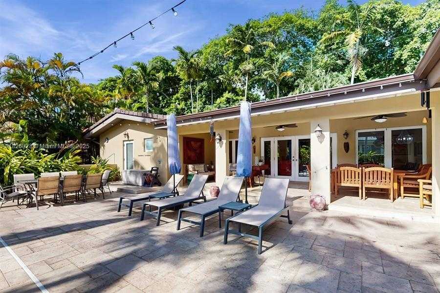 Small Image of 2920 COLUMBUS BLVD, Coral Gables Number 23