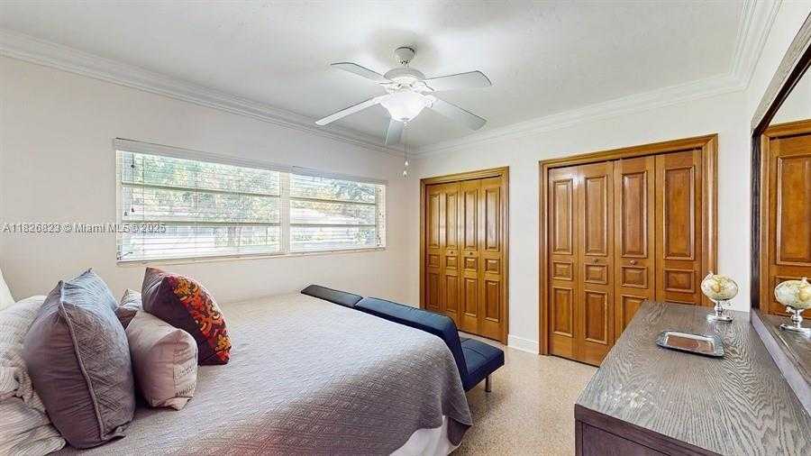Small Image of 2920 COLUMBUS BLVD, Coral Gables Number 25