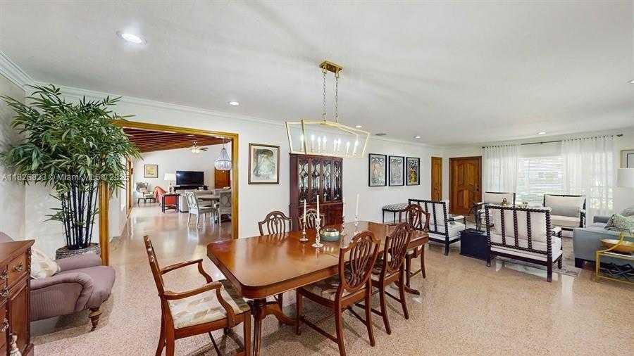 Small Image of 2920 COLUMBUS BLVD, Coral Gables Number 30