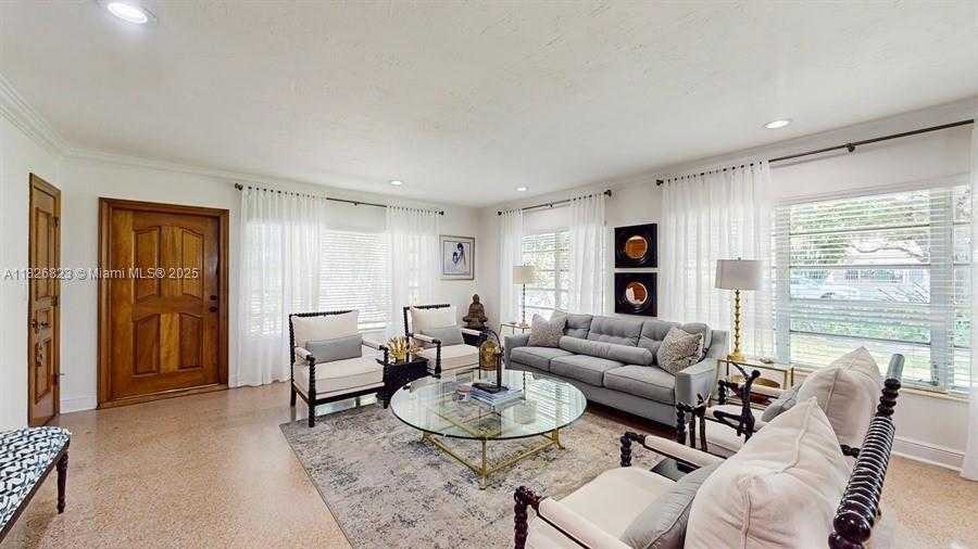 Small Image of 2920 COLUMBUS BLVD, Coral Gables Number 31