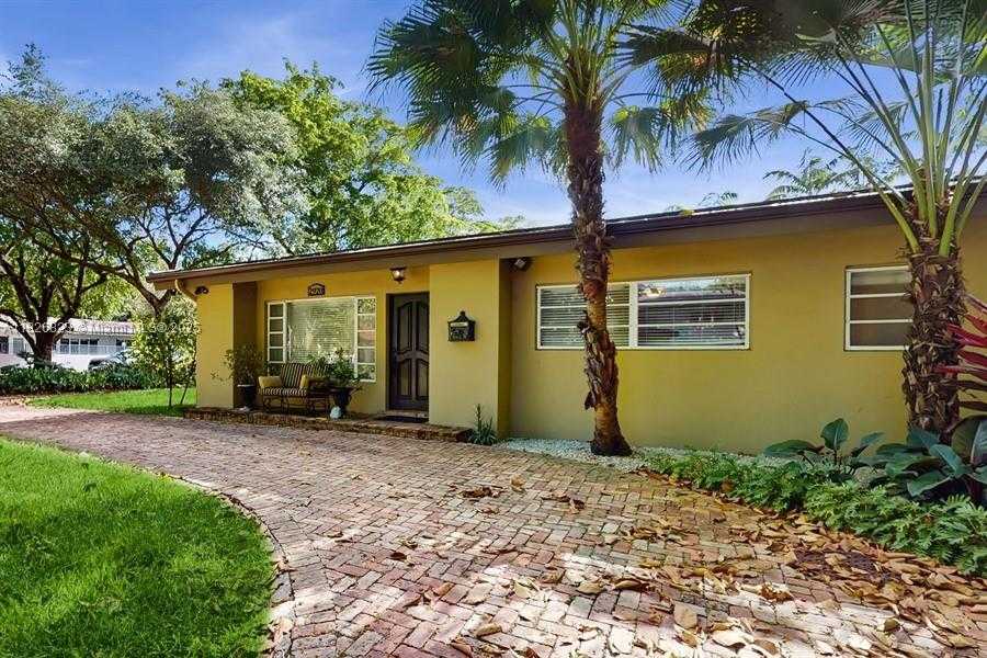 Small Image of 2920 COLUMBUS BLVD, Coral Gables Number 34