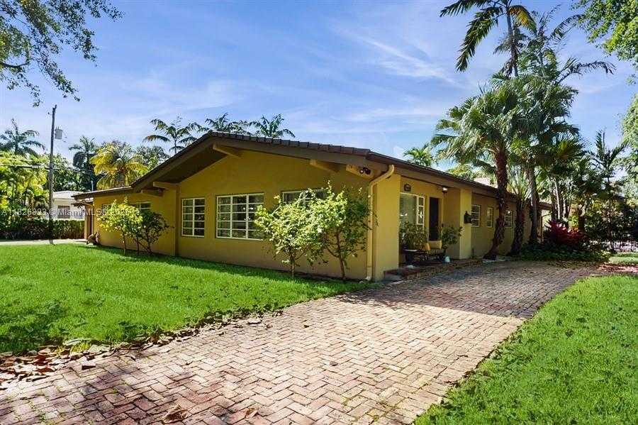 Small Image of 2920 COLUMBUS BLVD, Coral Gables Number 36