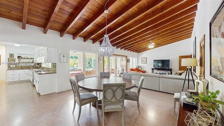 Small Image of 2920 COLUMBUS BLVD, Coral Gables Number 4