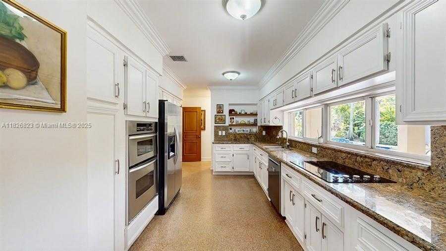 Small Image of 2920 COLUMBUS BLVD, Coral Gables Number 5
