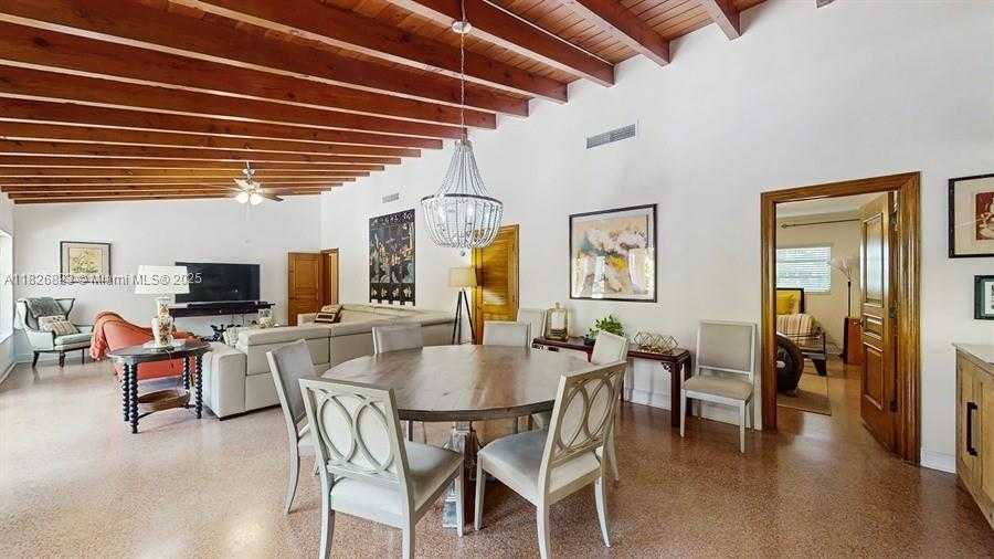 Small Image of 2920 COLUMBUS BLVD, Coral Gables Number 6