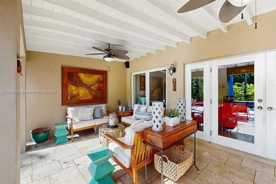Small Image of 2920 COLUMBUS BLVD, Coral Gables Number 7