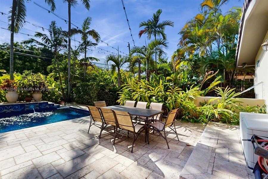 Small Image of 2920 COLUMBUS BLVD, Coral Gables Number 9