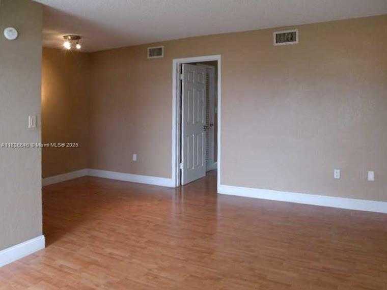 Small Image of 427 SANTANDER AVE #305, Coral Gables Number 3