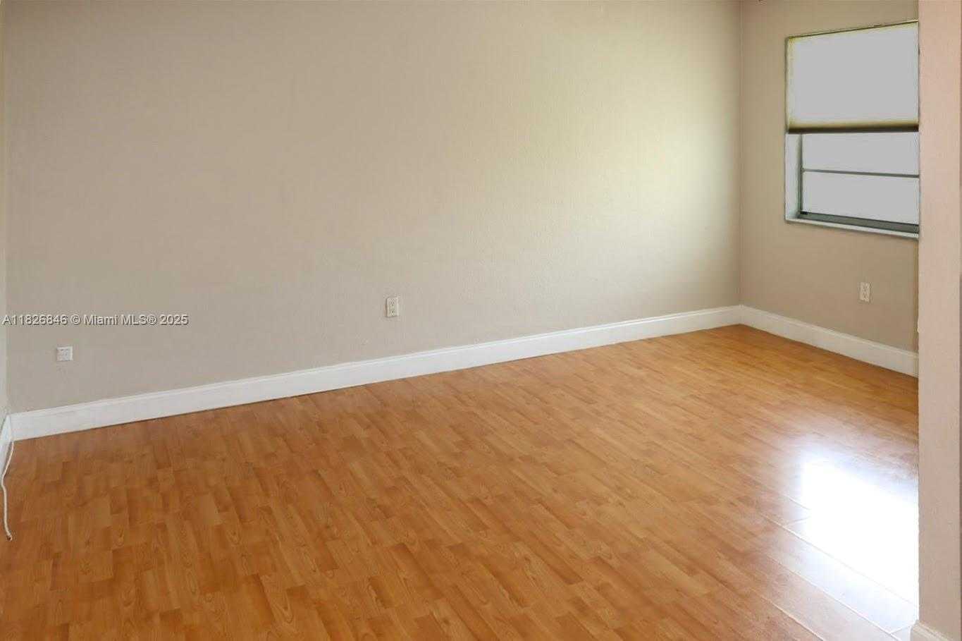 Small Image of 427 SANTANDER AVE #305, Coral Gables Number 4