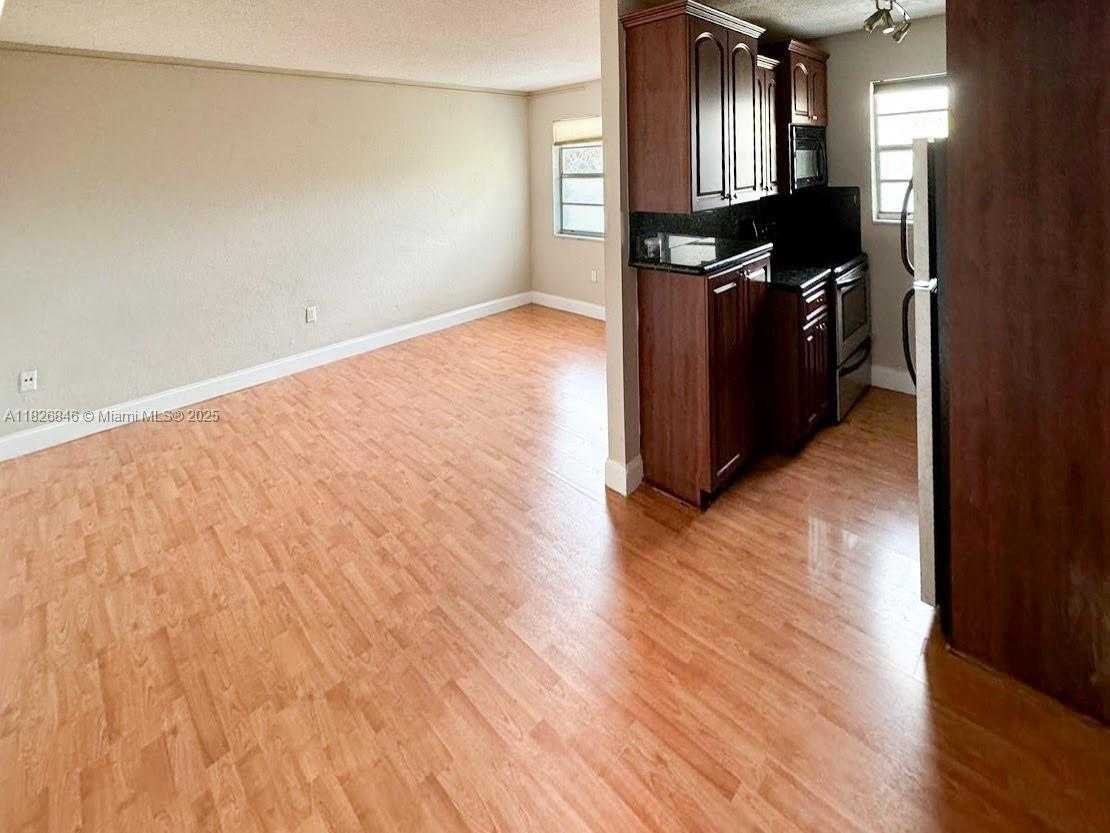 Small Image of 427 SANTANDER AVE #305, Coral Gables Number 6