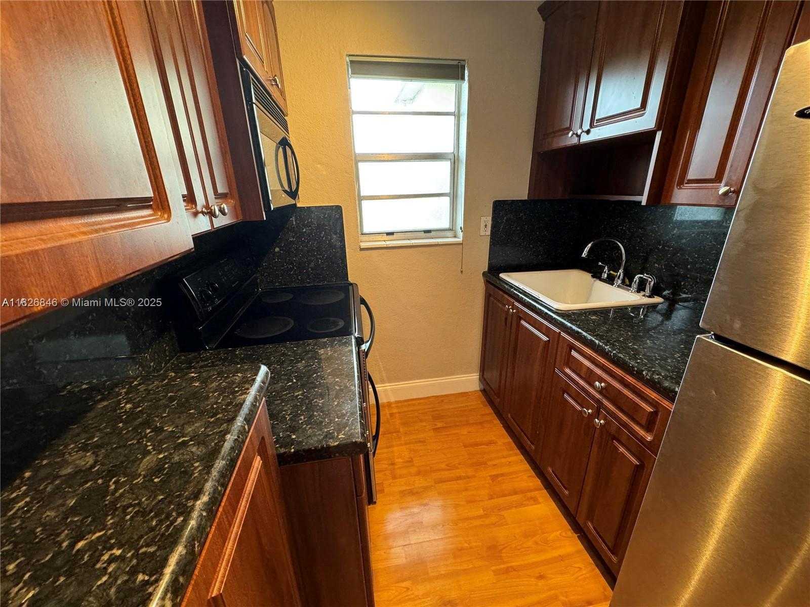 Small Image of 427 SANTANDER AVE #305, Coral Gables Number 8
