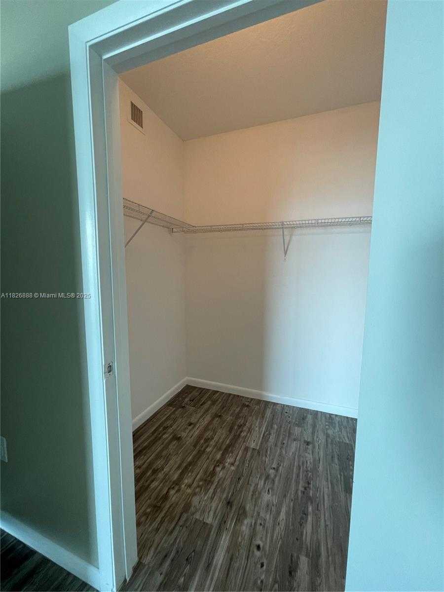 Small Image of 1900 NORTH BAYSHORE DR #2114, Miami Number 16