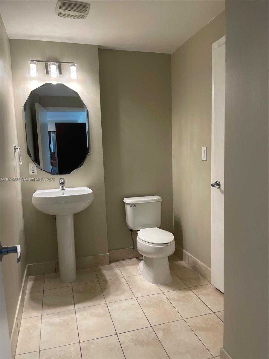Small Image of 1900 NORTH BAYSHORE DR #2114, Miami Number 17