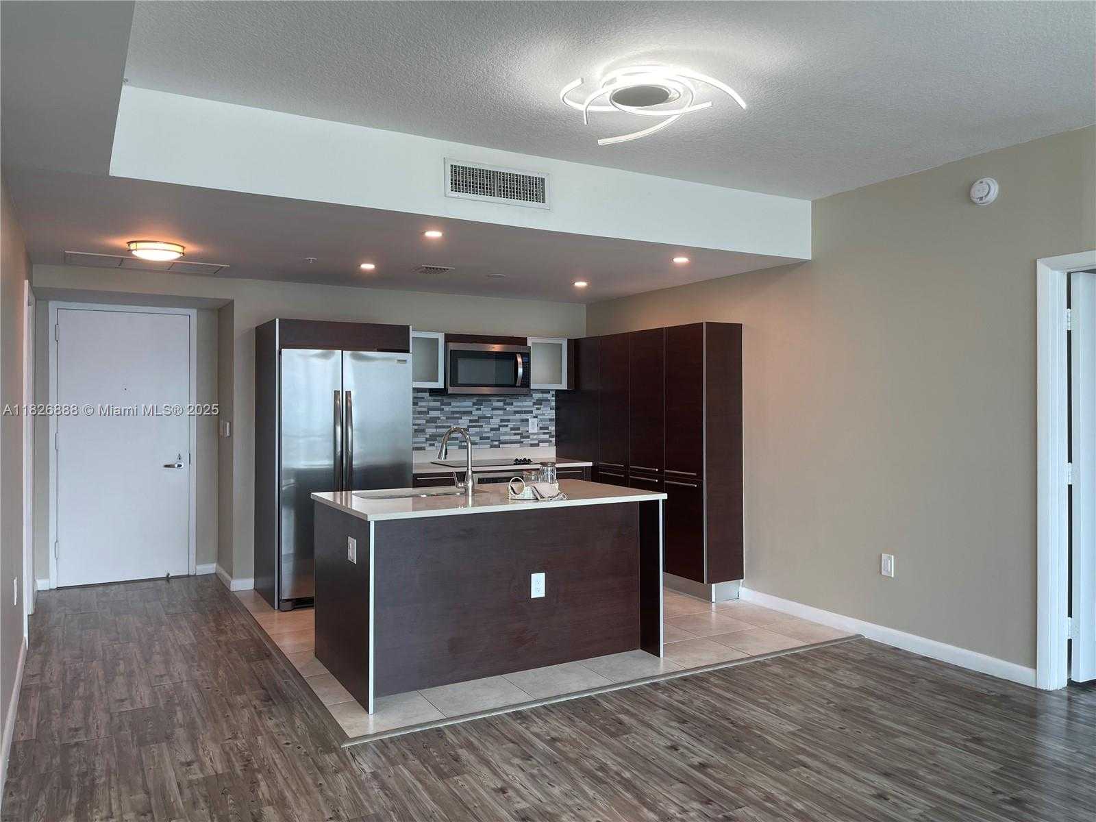Small Image of 1900 NORTH BAYSHORE DR #2114, Miami Number 2