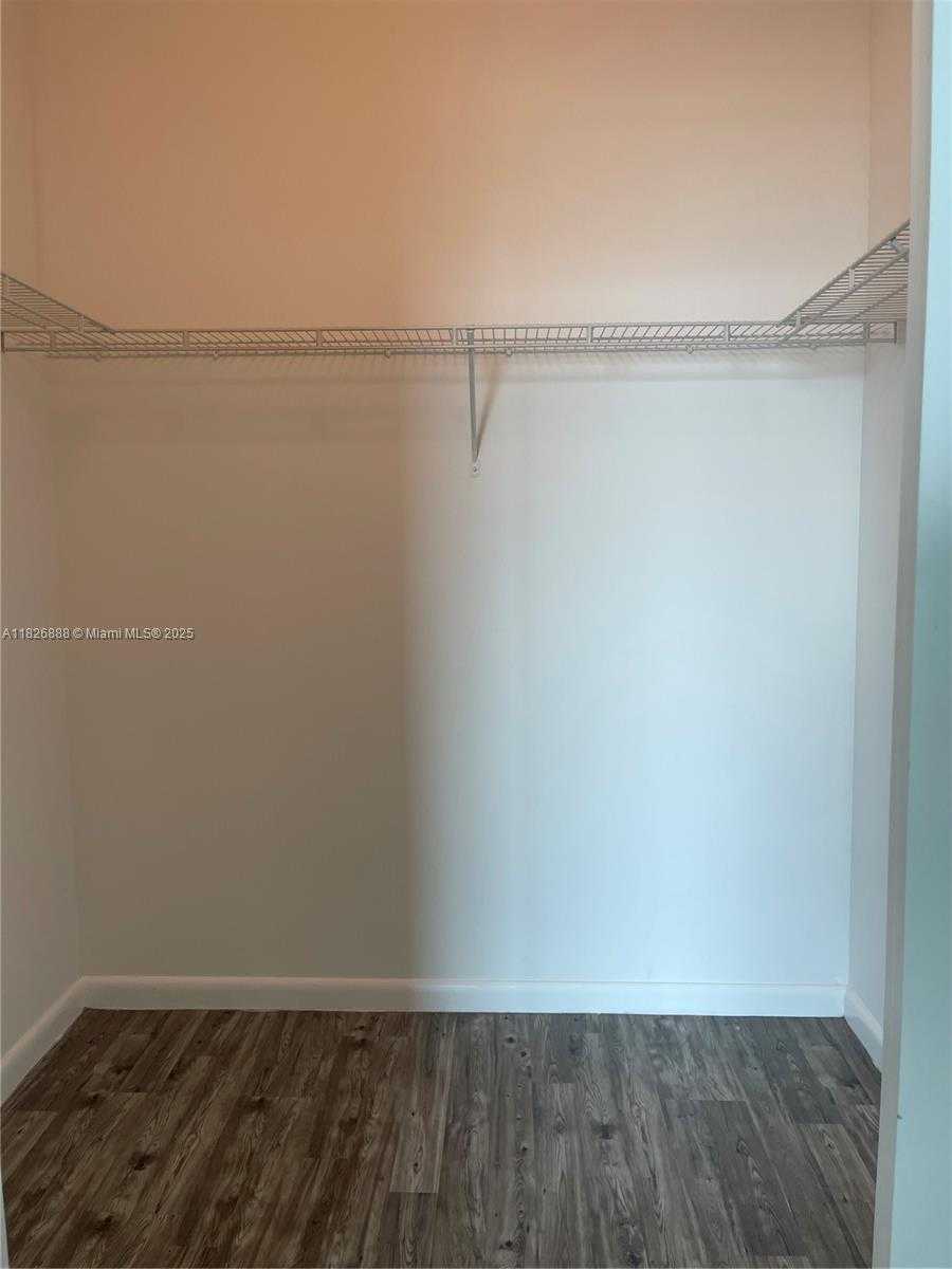 Small Image of 1900 NORTH BAYSHORE DR #2114, Miami Number 23