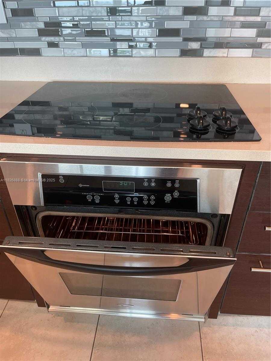 Small Image of 1900 NORTH BAYSHORE DR #2114, Miami Number 29