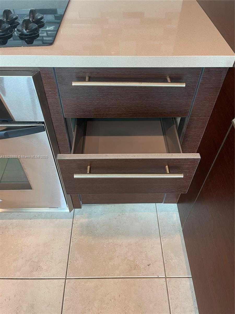 Small Image of 1900 NORTH BAYSHORE DR #2114, Miami Number 36