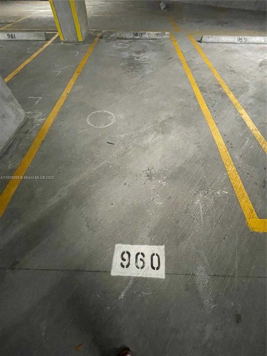 Small Image of 1900 NORTH BAYSHORE DR #2114, Miami Number 56