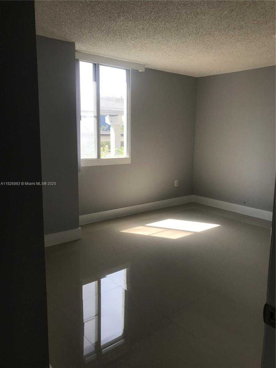 Small Image of 850 NORTH MIAMI AVE #W-307, Miami Number 4